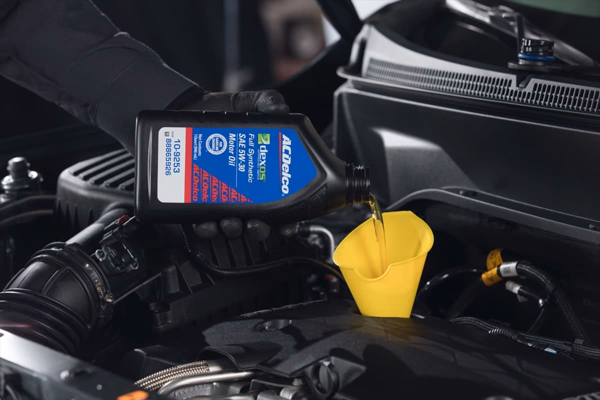 How does a Cadillac certified service technician work?