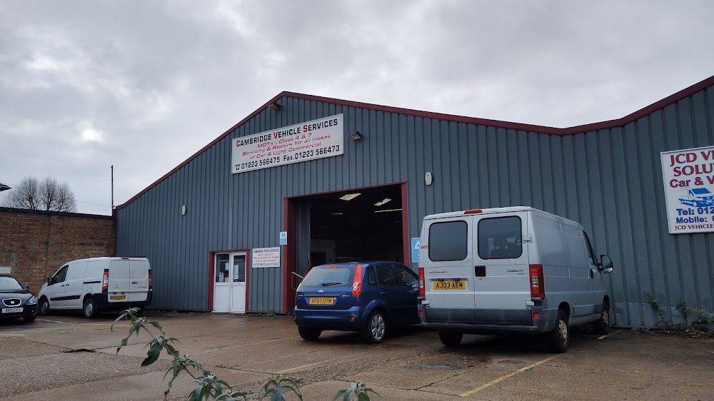 What are the hours of operation at Cambridge vehicle services?