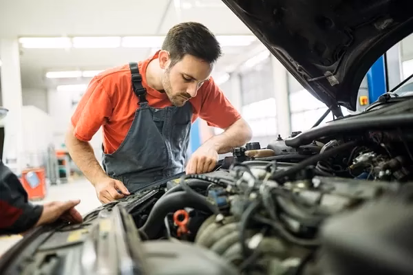 What is the difference between mechanical engineering and automotive repair?