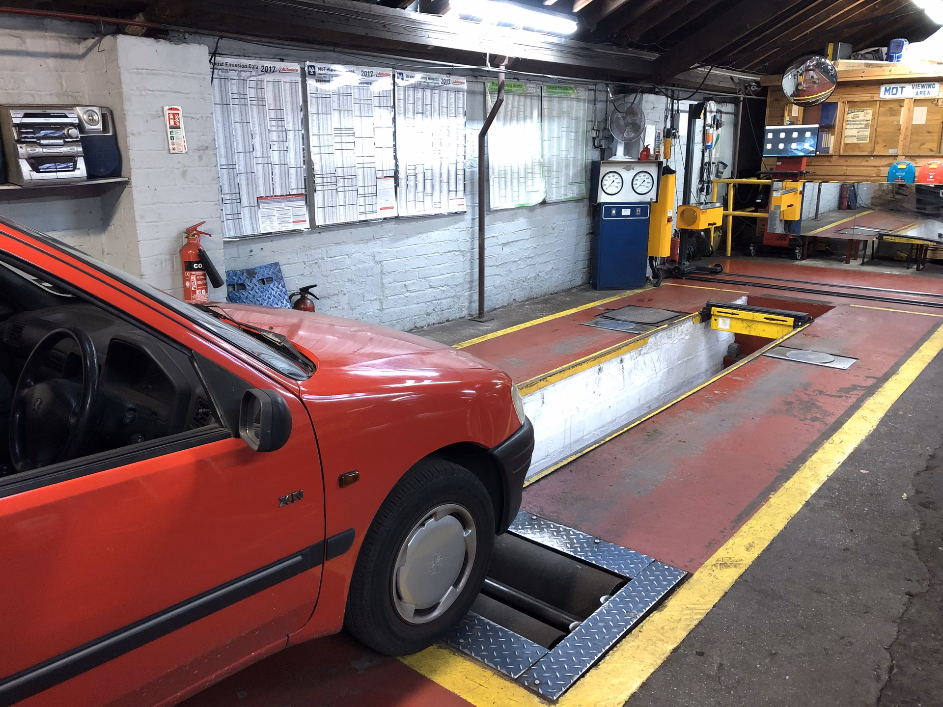 Do Mot stations have to check lipped plates?
