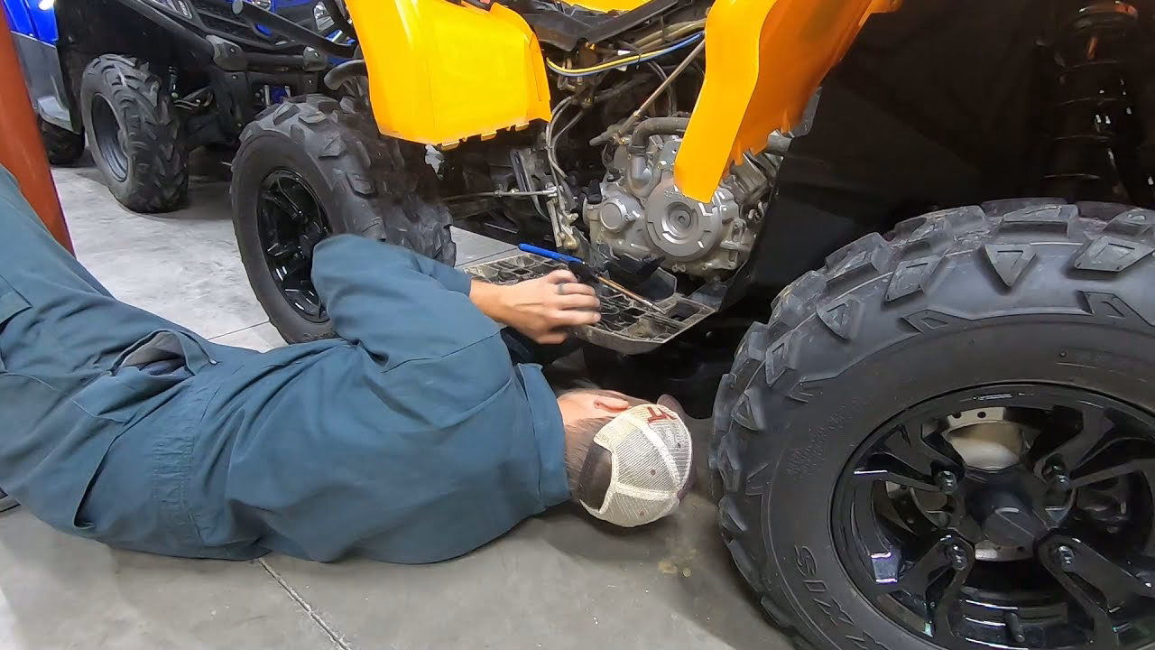Which year is the Can-Am Outlander 800 XT 4x4?