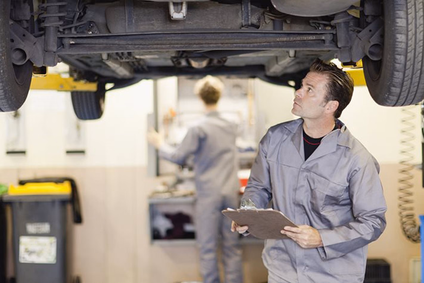 Are automotive repair and maintenance outlets allowed in Victoria?