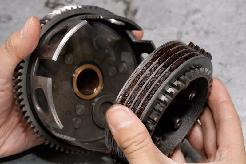 How do I know if my motorcycle clutch is bad?