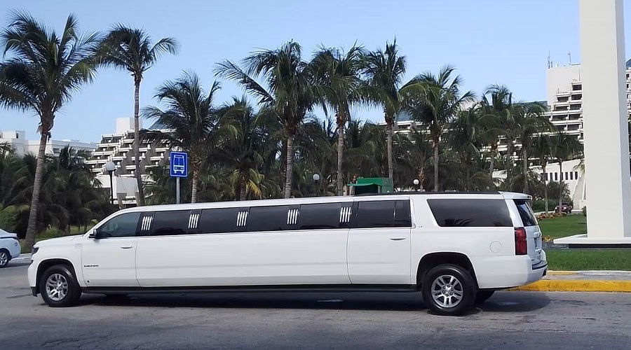Does Cancun airport have a shuttle service?