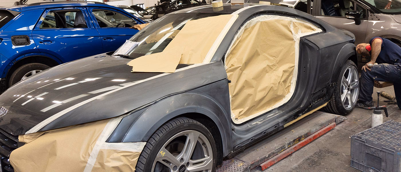 What services does the auto repair shop in Bolton offer?
