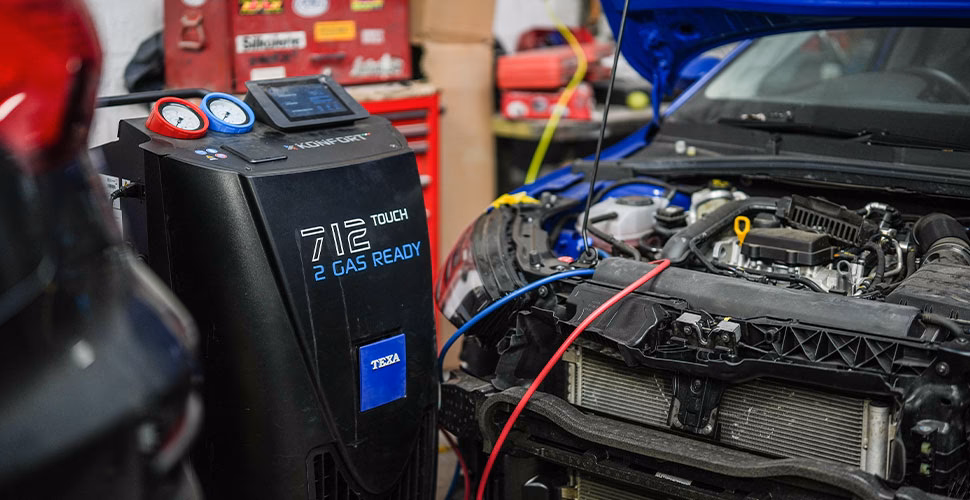 How do I book a car's air con recharge in Glasgow?