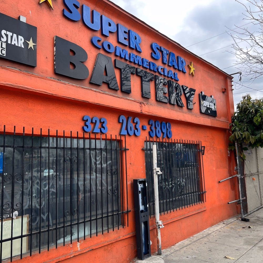Where can I buy batteries in Los Angeles?