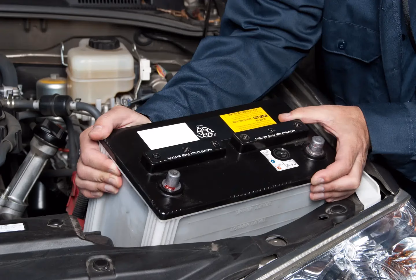 Can a mobile battery assist service replace my car battery?