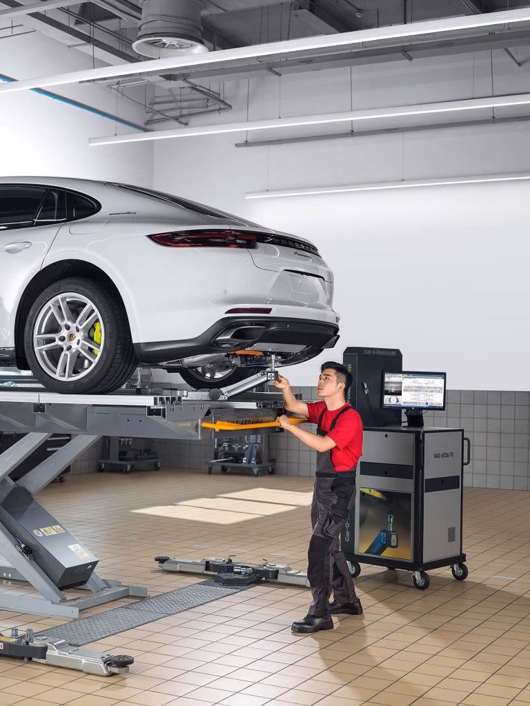 Are auto body shops in Hong Kong certified?