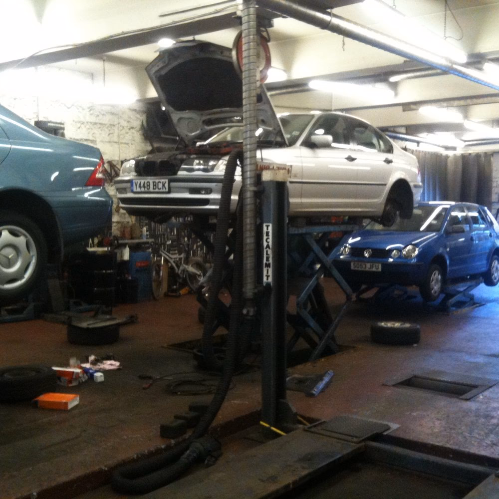 How do I book an appointment with an Audi garage in Leith?