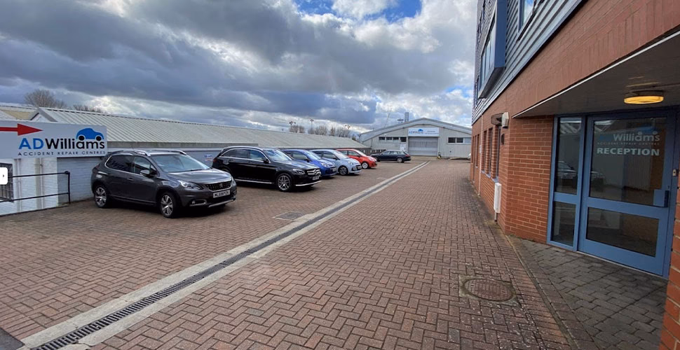 Why should you choose Farnham bodyshop?