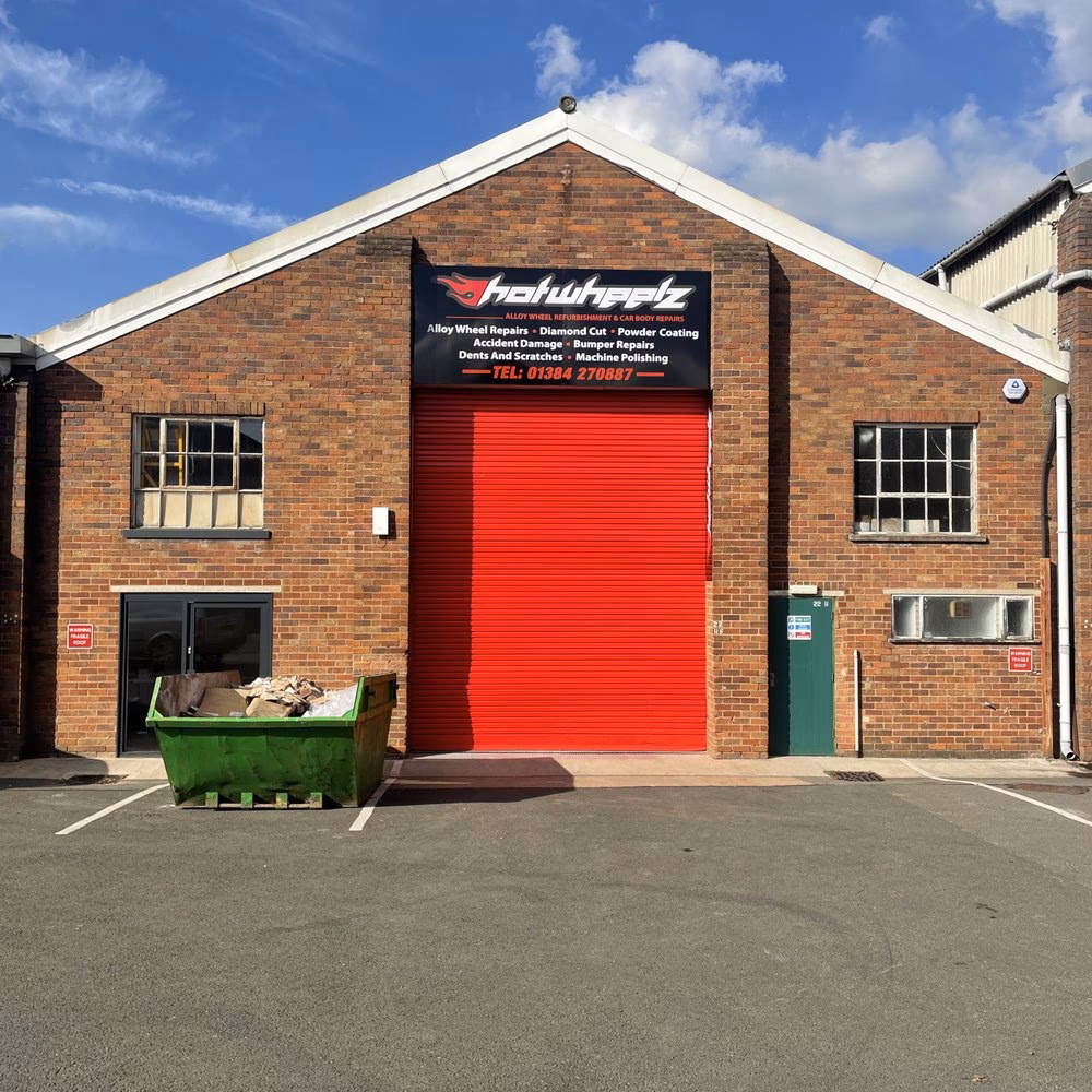 Where can carsmetic repair a car?