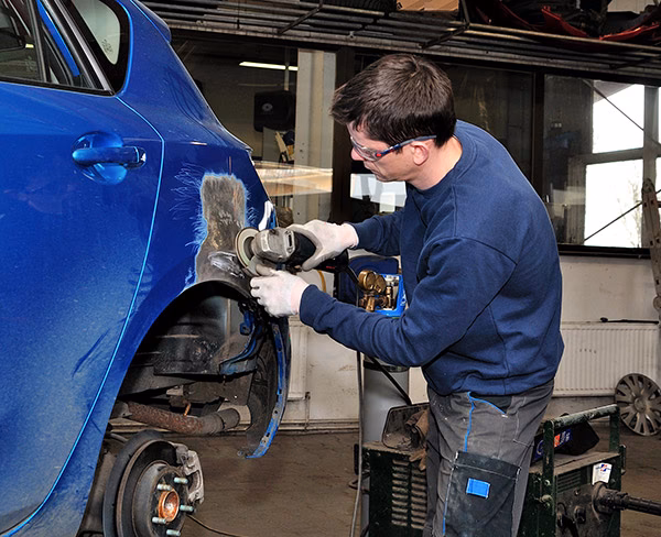 Who is mendadent car body repair?