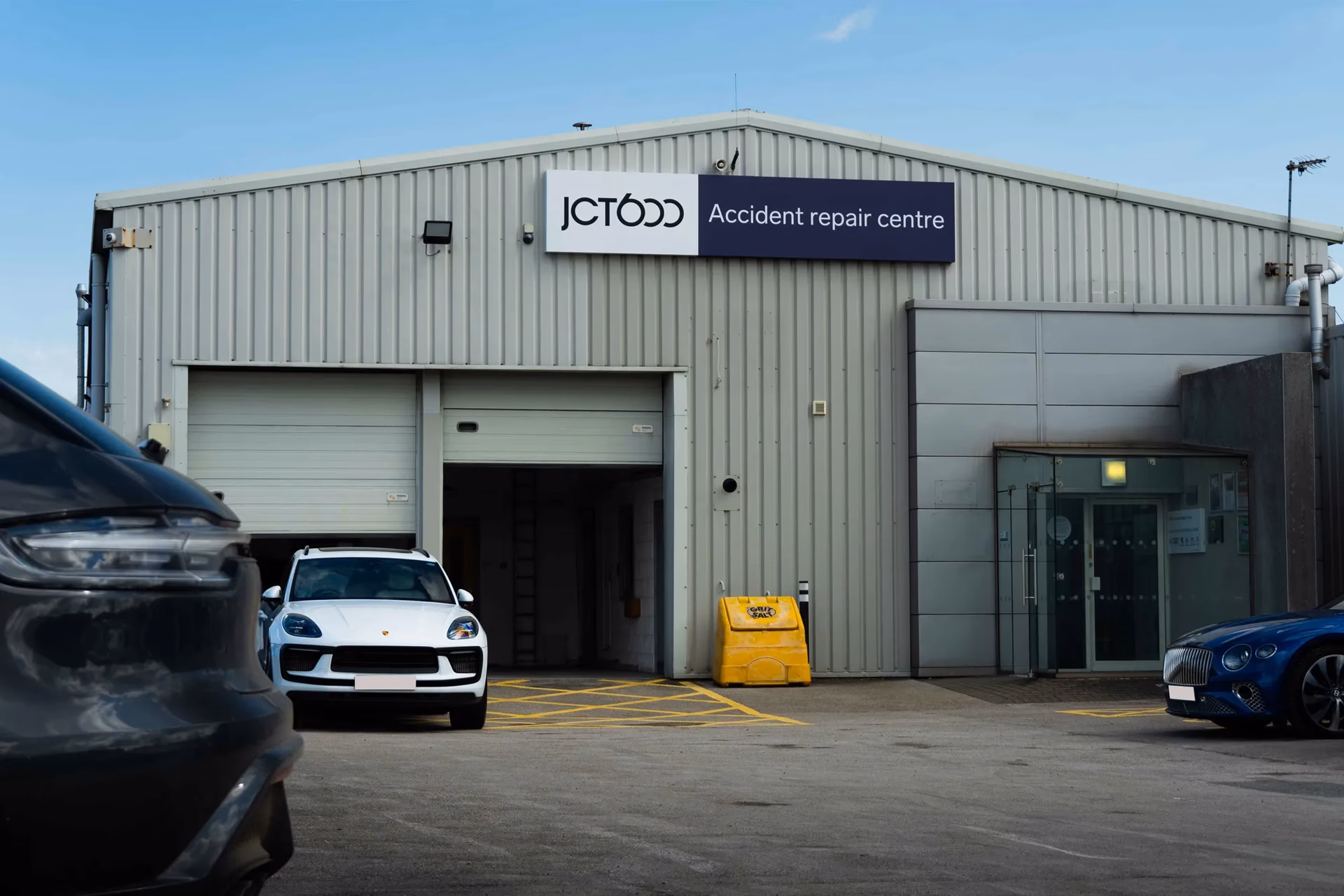 Why should you choose stobarts bodyshop?