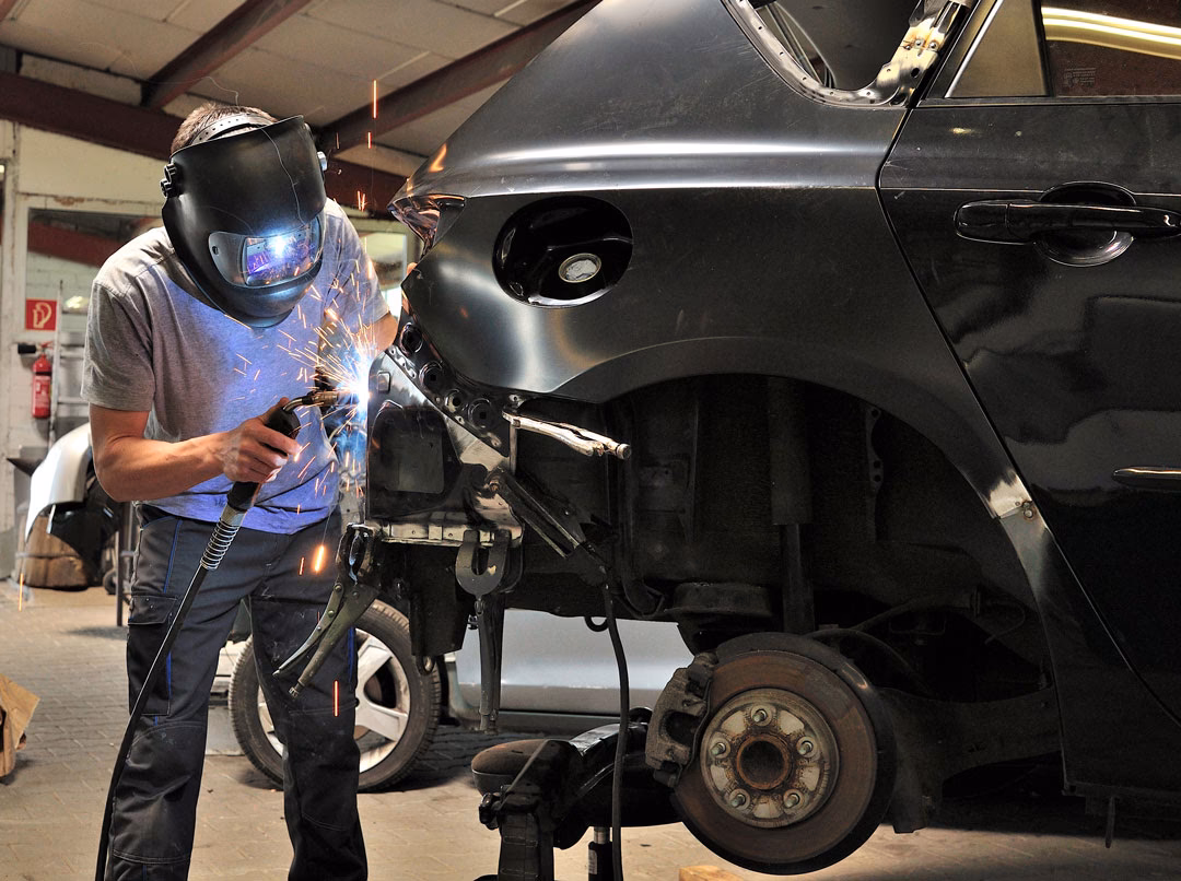 How do I hire a car bumper damage repair service?