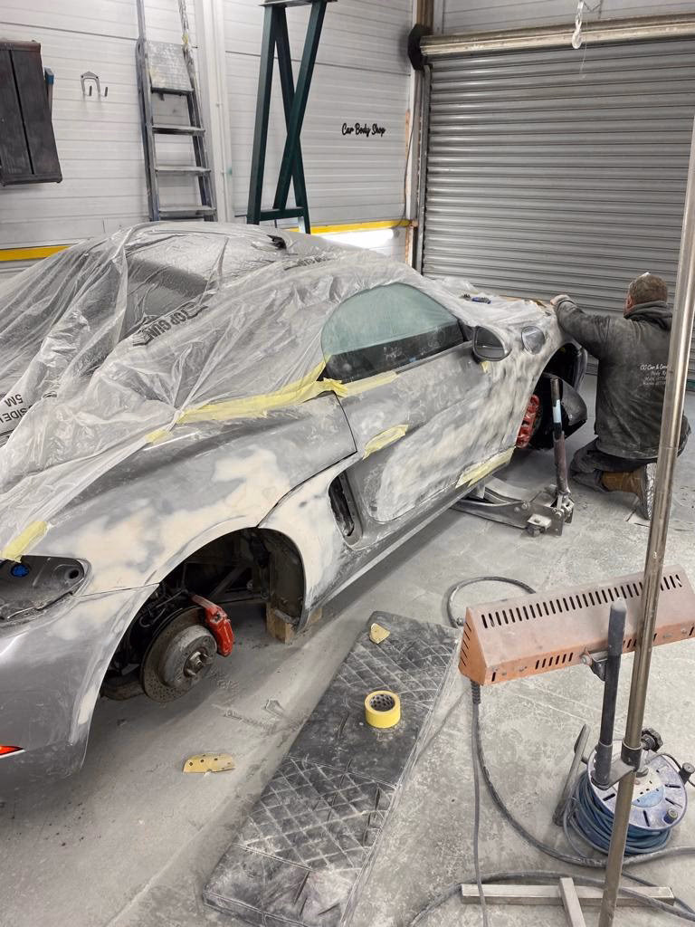 What types of commercial vehicles are re-spraying & refinishing services?