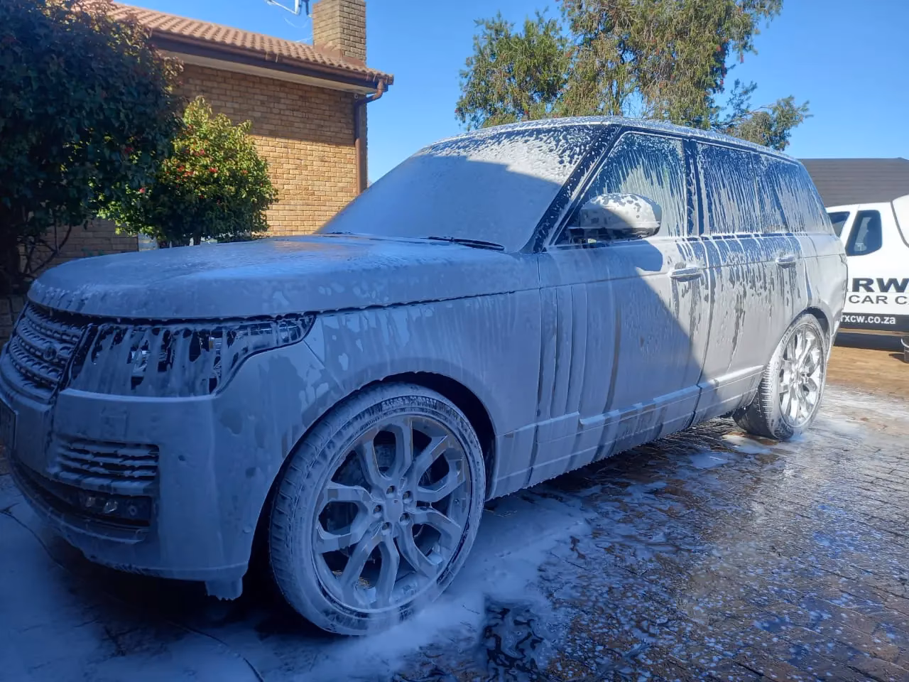 Who is Flynns auto detailing?