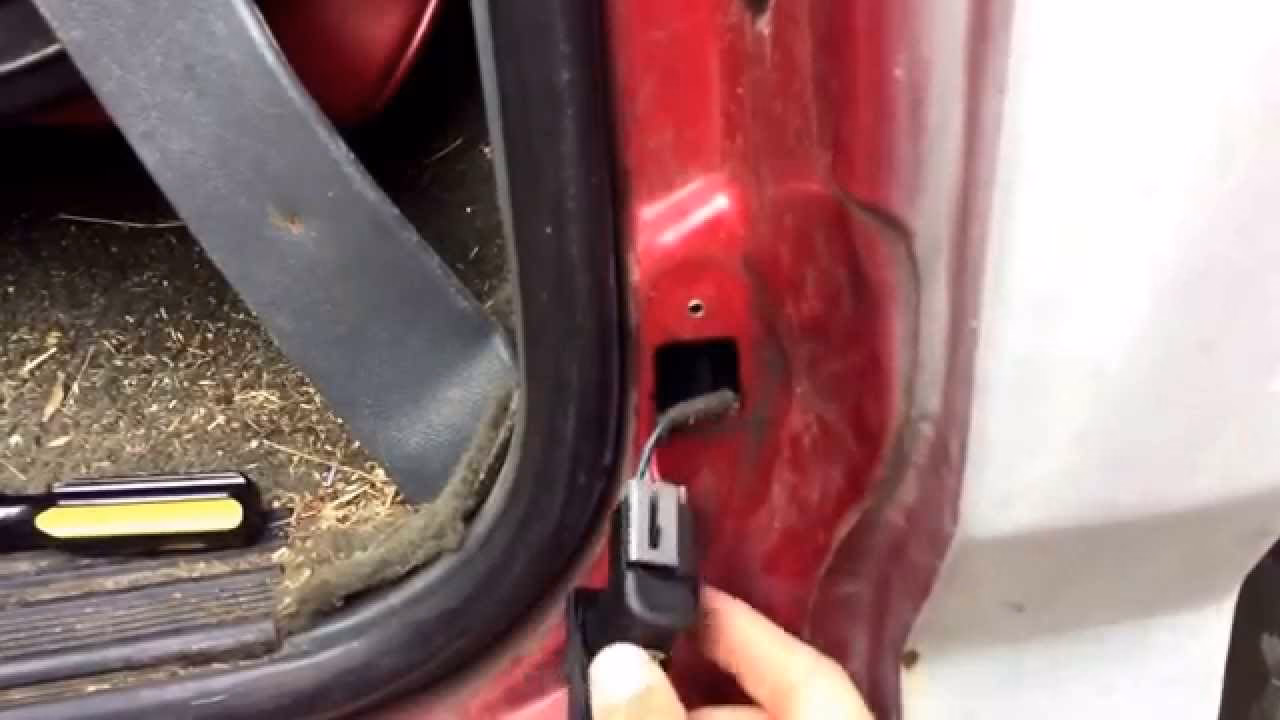 How do you know if a door lock switch is faulty?