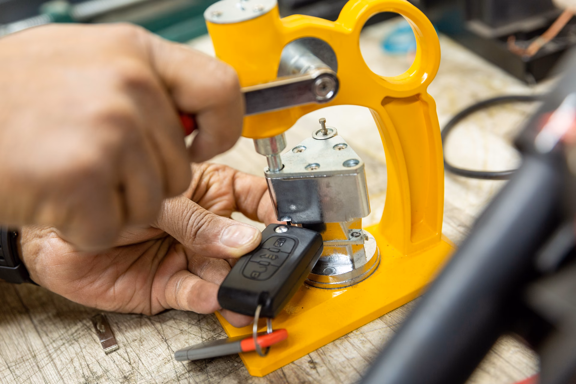 How can a Nottingham car locksmith help?