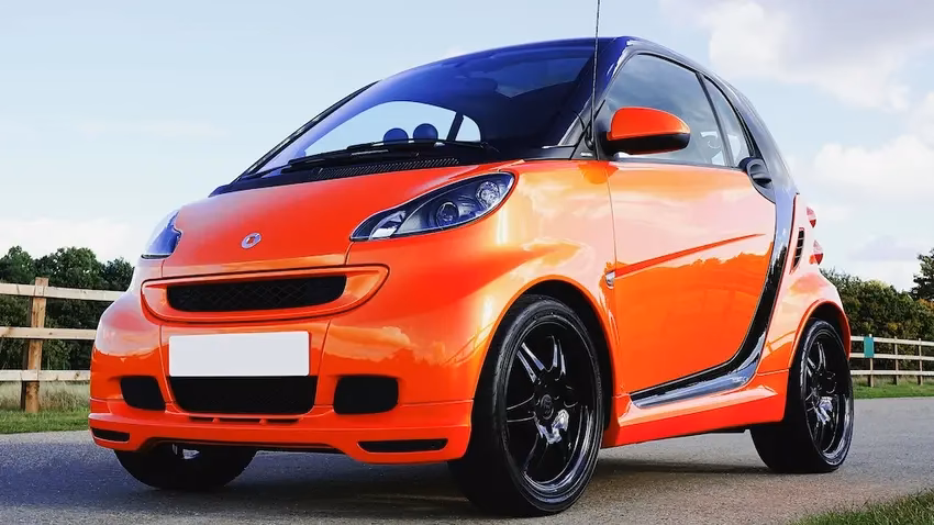 Can a non UK expat drive a car in Spain?