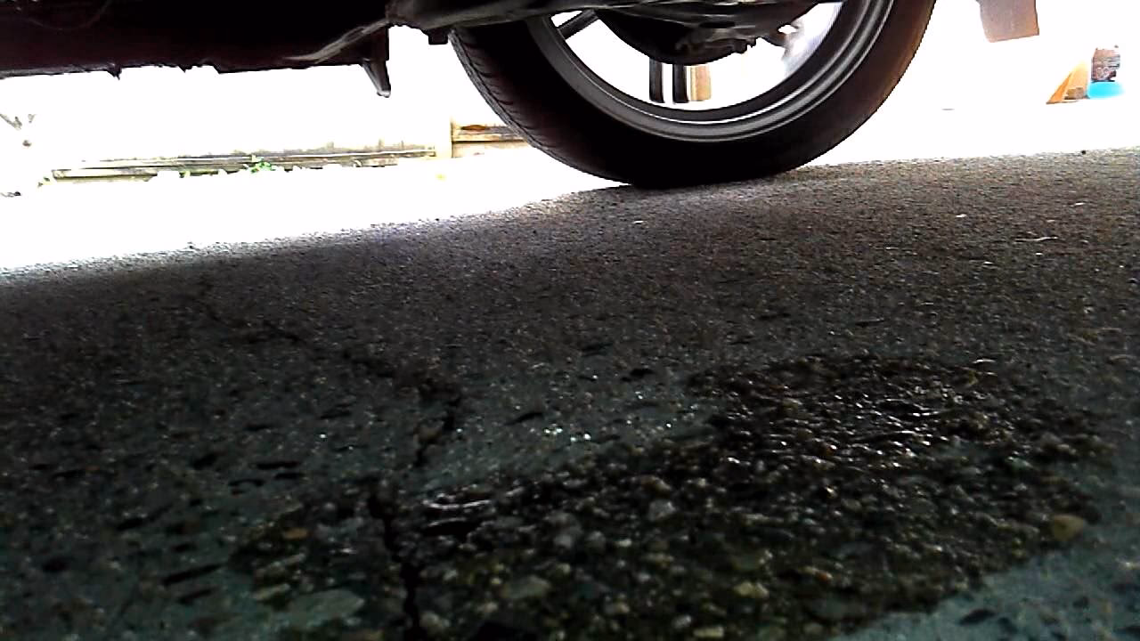 What happens if a car air conditioner seal is faulty?