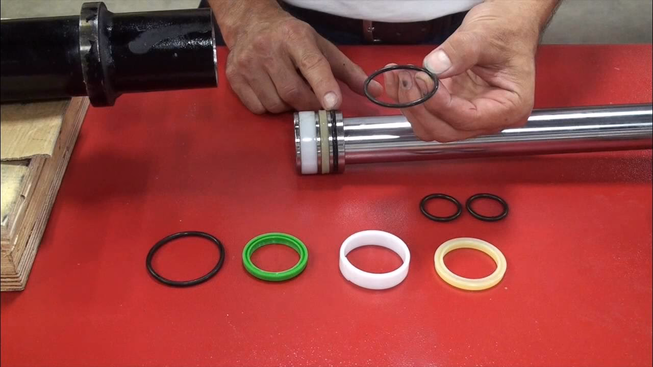 How does a hydraulic lift cylinder work?