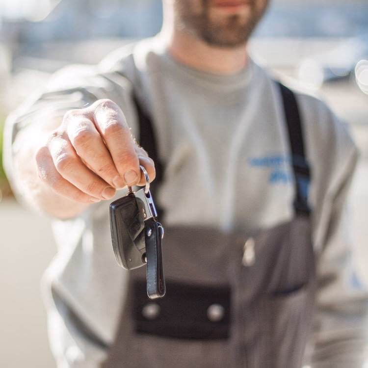 Why should you choose car locksmith services in London?