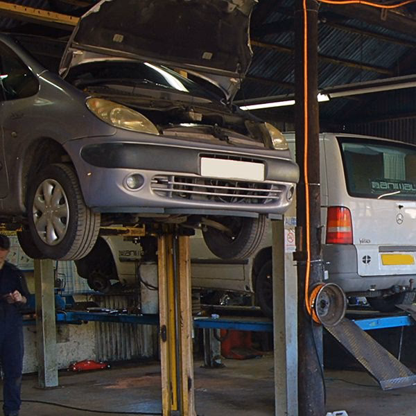 Who are sawmills garage Lyneham?