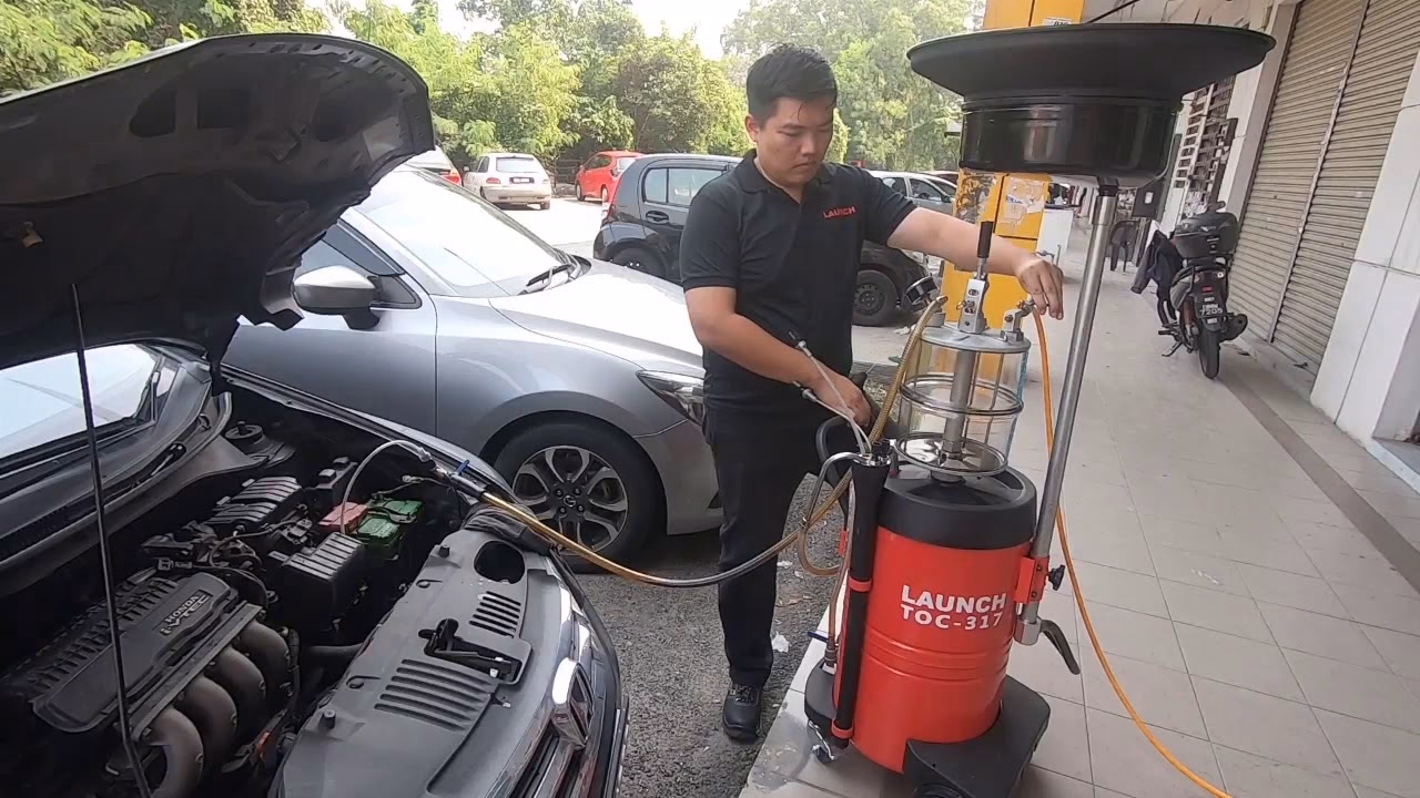 What is a car oil extractor pump?