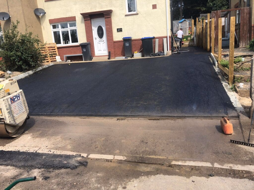 Can tarmac be painted in Cambridge?