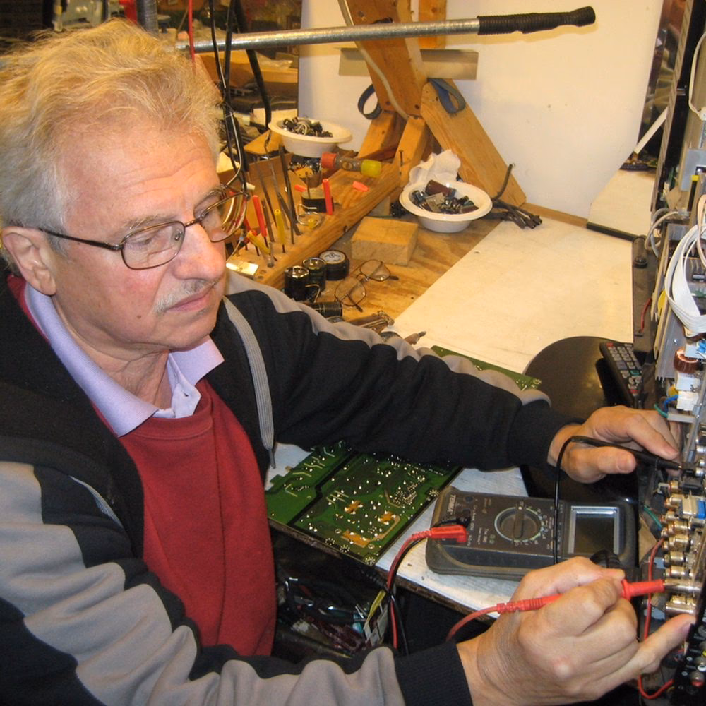 What are people saying about car stereo installation services in Jacksonville?