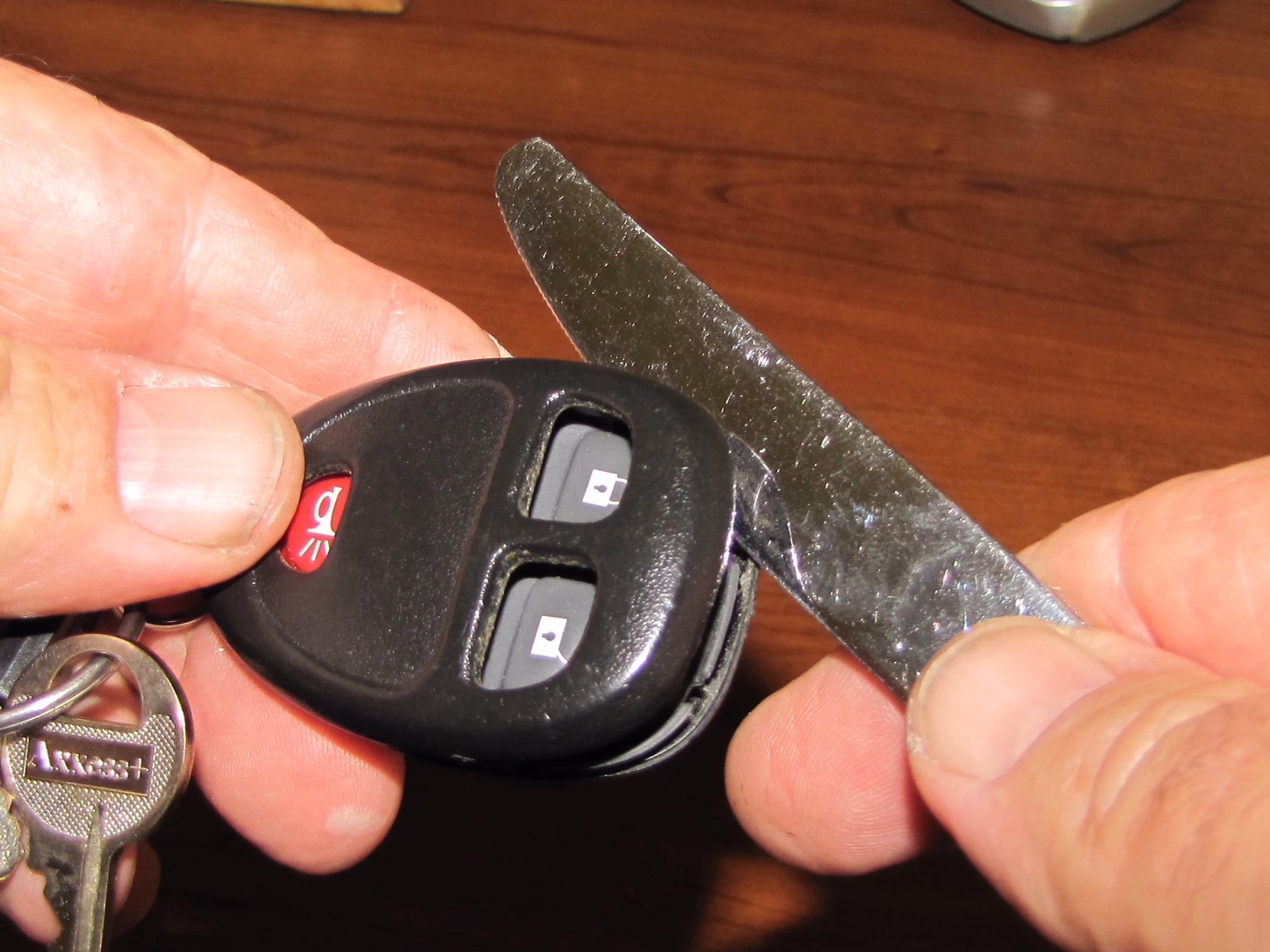 Can a locksmith repair a car key?