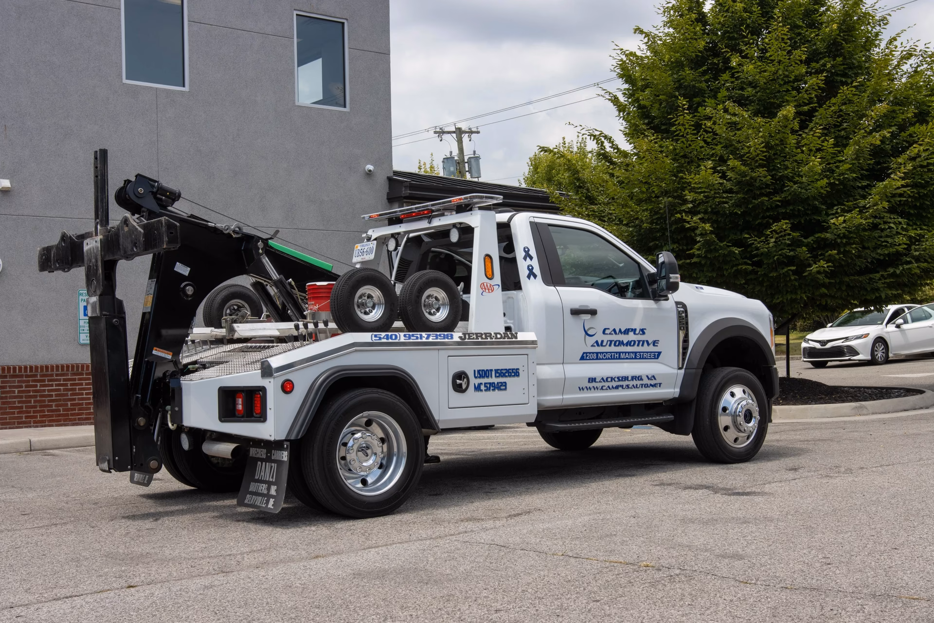 Who is auto repair Specialists Inc?