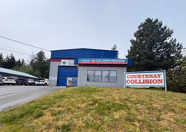 Does Valley West Autohaus offer auto repairs in Courtenay?
