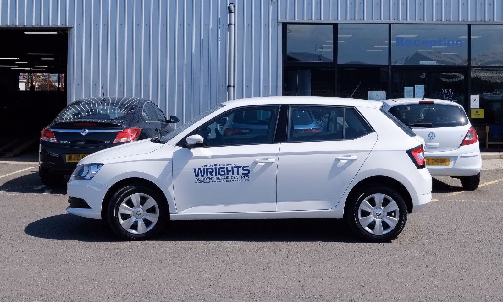 Do car insurance companies offer courtesy car services?