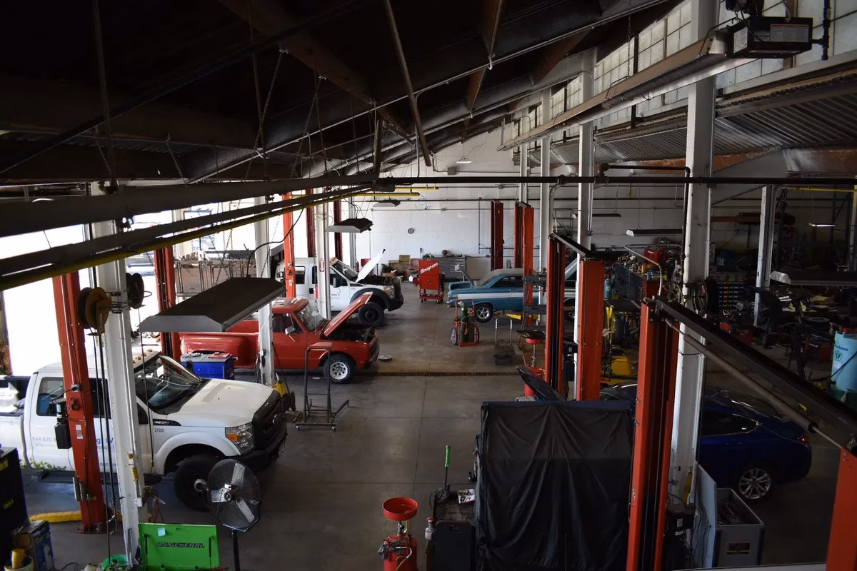Who is Joe's towing & auto repair?