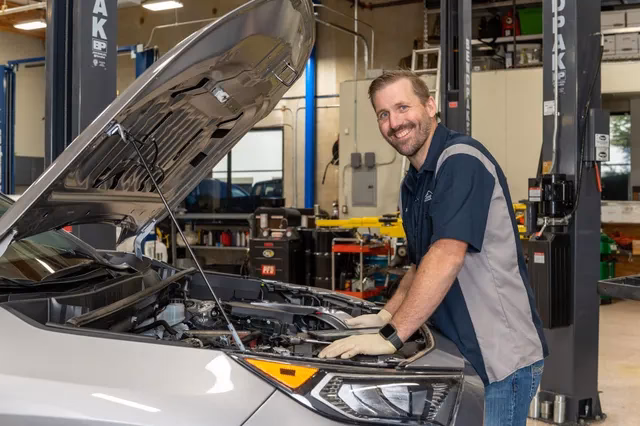 Does Folsom have a car repair shop?