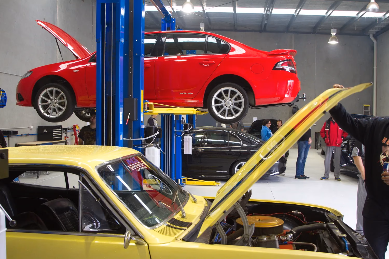 How much does it cost to rent a mechanic shop?