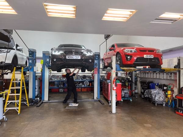 Who is DLG auto services Aylesbury?