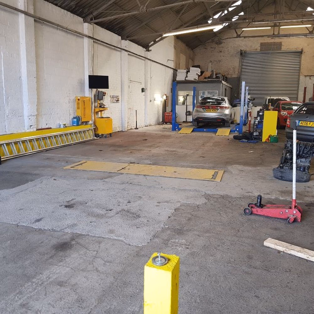 What services does a garage & mobile vehicle repair service offer?