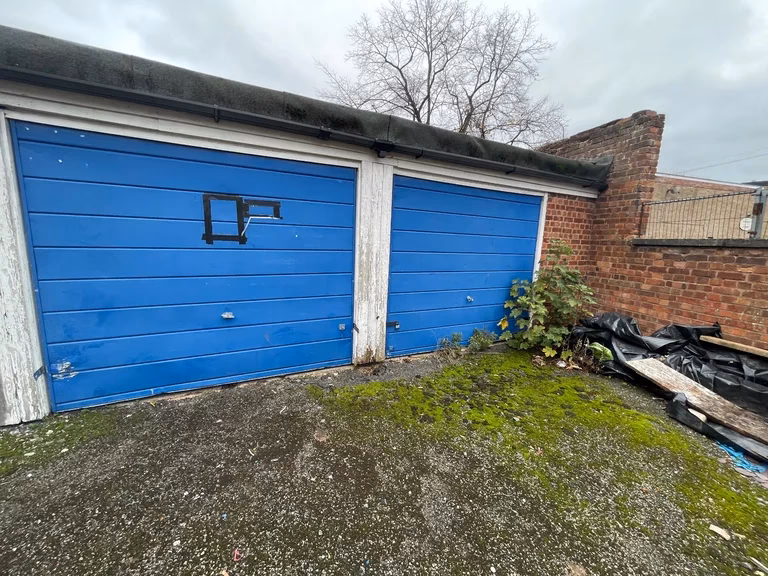 Where can I find a reliable garage in Leicester?