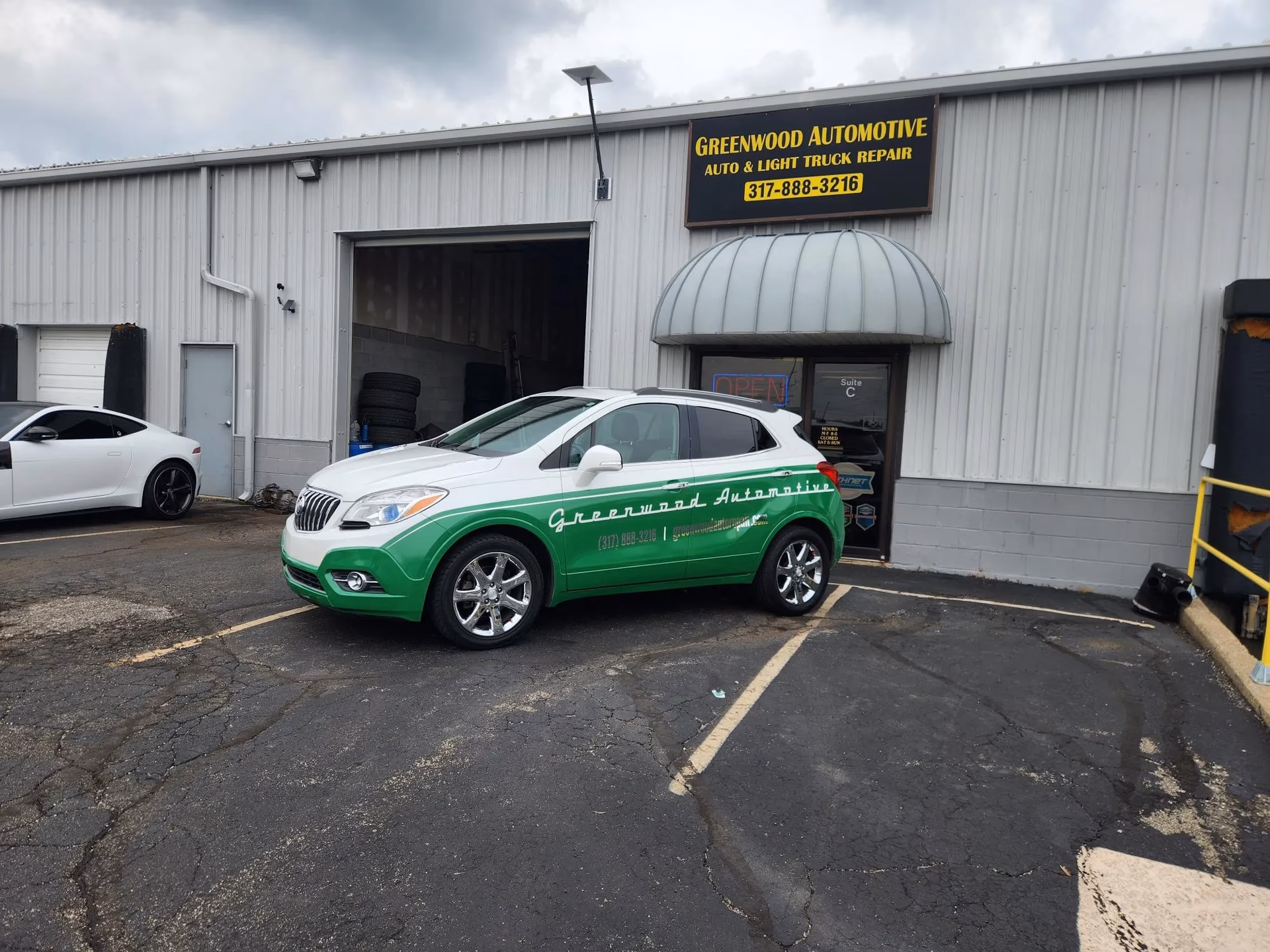 Where can I buy a car in Greenwood and Indianapolis?