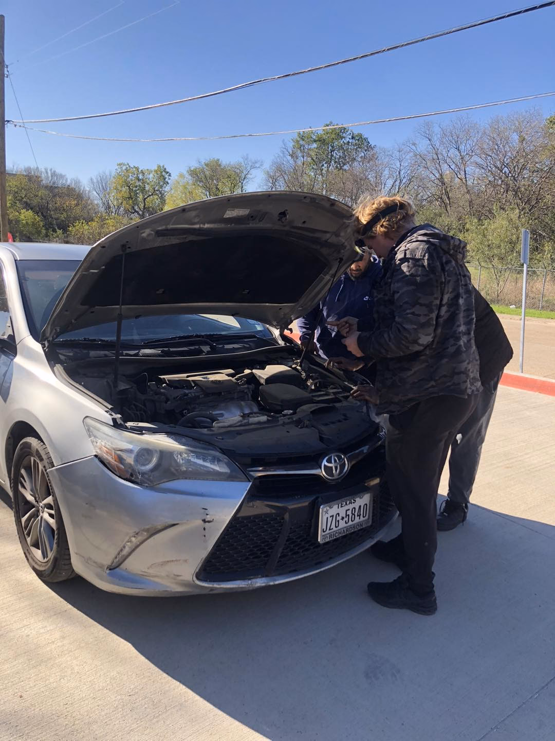 How do federal agencies help seniors with car repair needs?