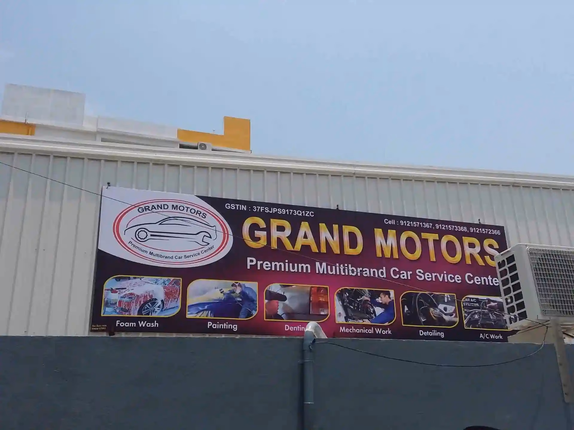 How many car service centers are there in Vijayawada?