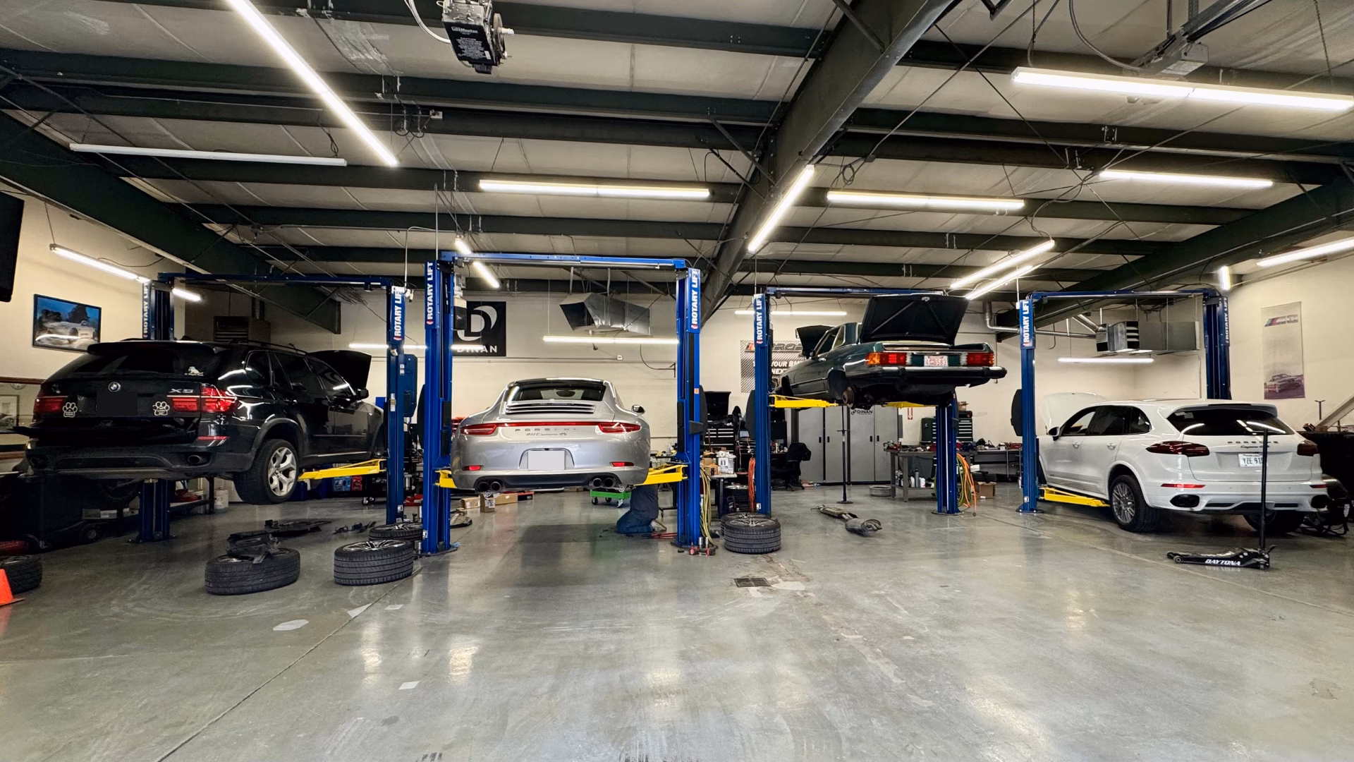 Does Lincoln offer full service auto repair & maintenance?