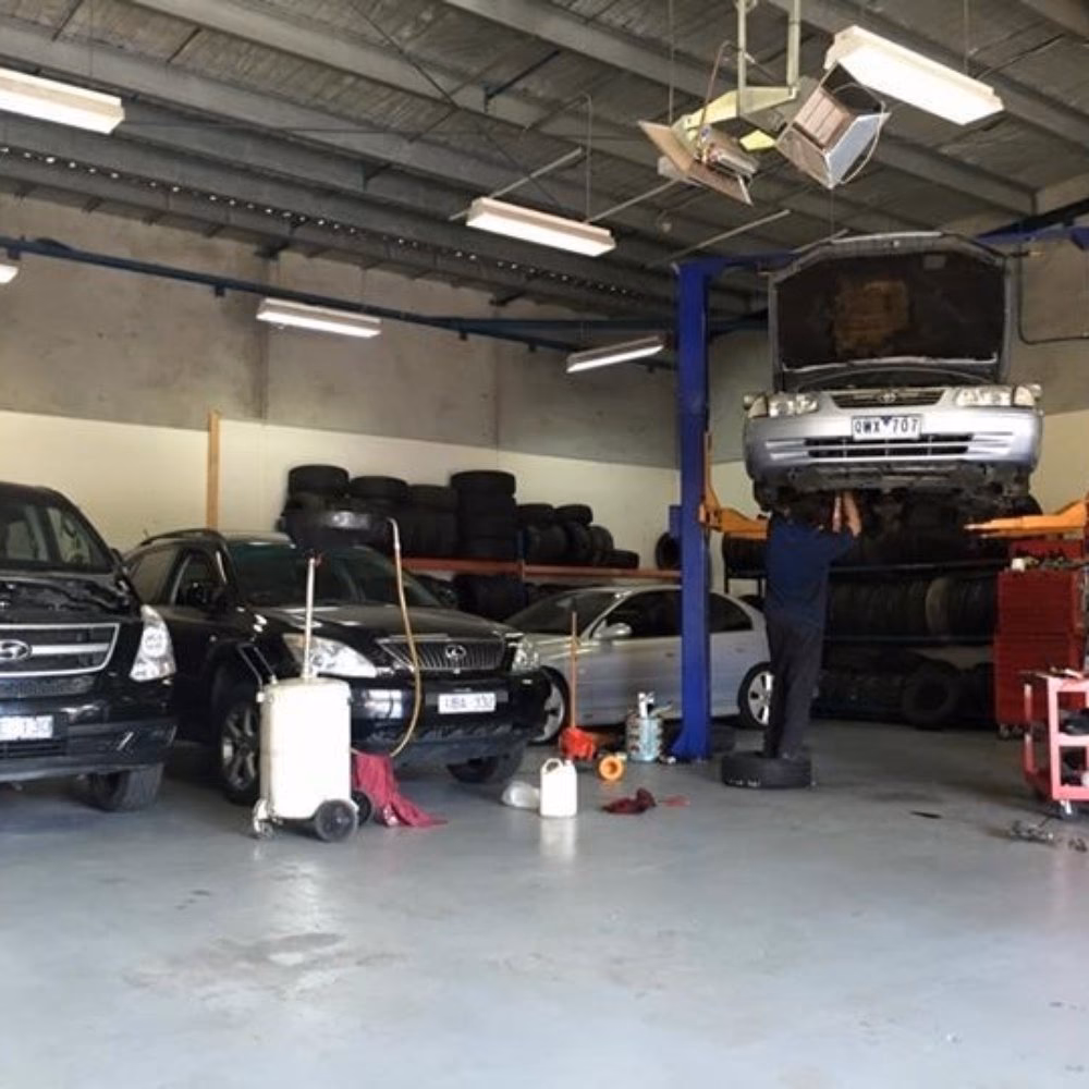 What is an Ultra Tune Wyndham Vale logbook service?