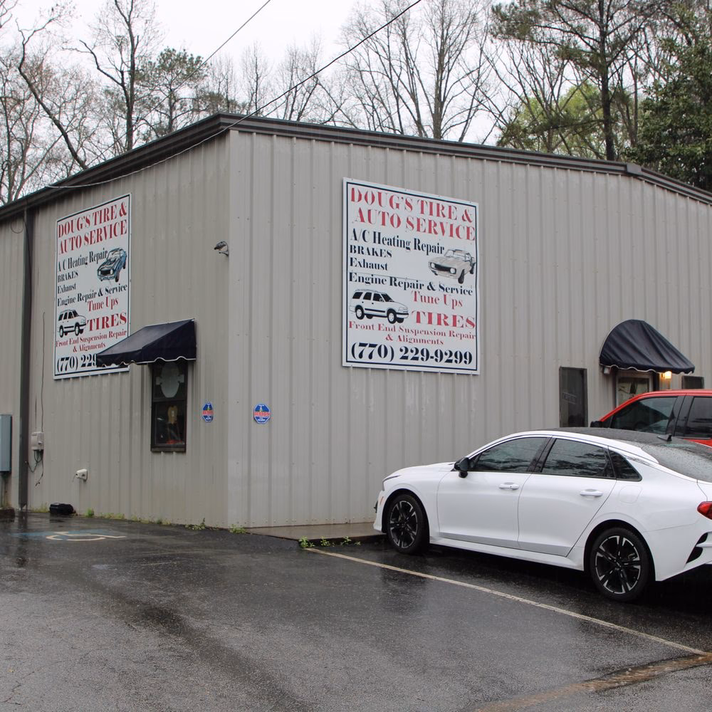 What services does a garage in Spalding offer?