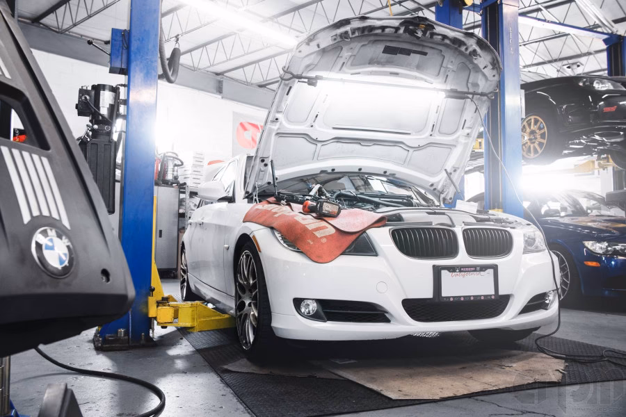 Who is the wreck room auto body repair & painting?