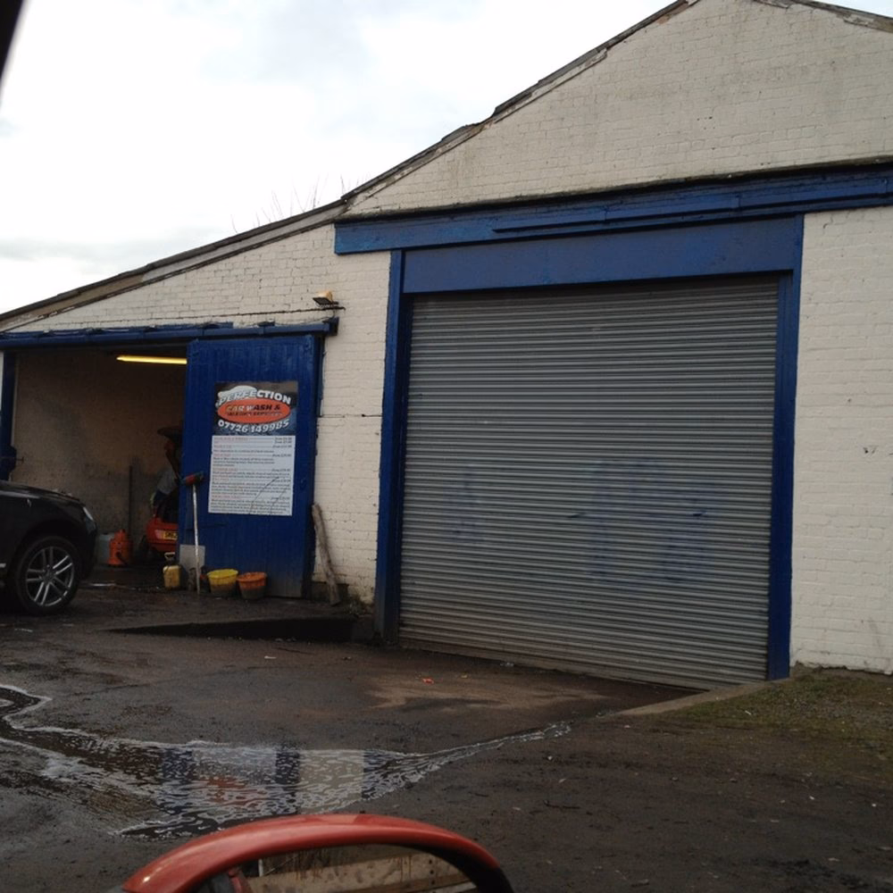 Does Halfords Dundee have a windscreen repair service?