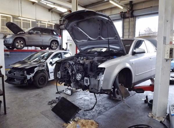 Which DVSA approved MOT testing centre in Helston?